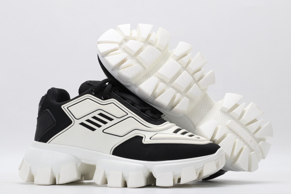 P*rada SNEAKER